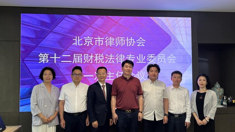 建筑资质自办与代办：哪种方式更适合您的企业？**